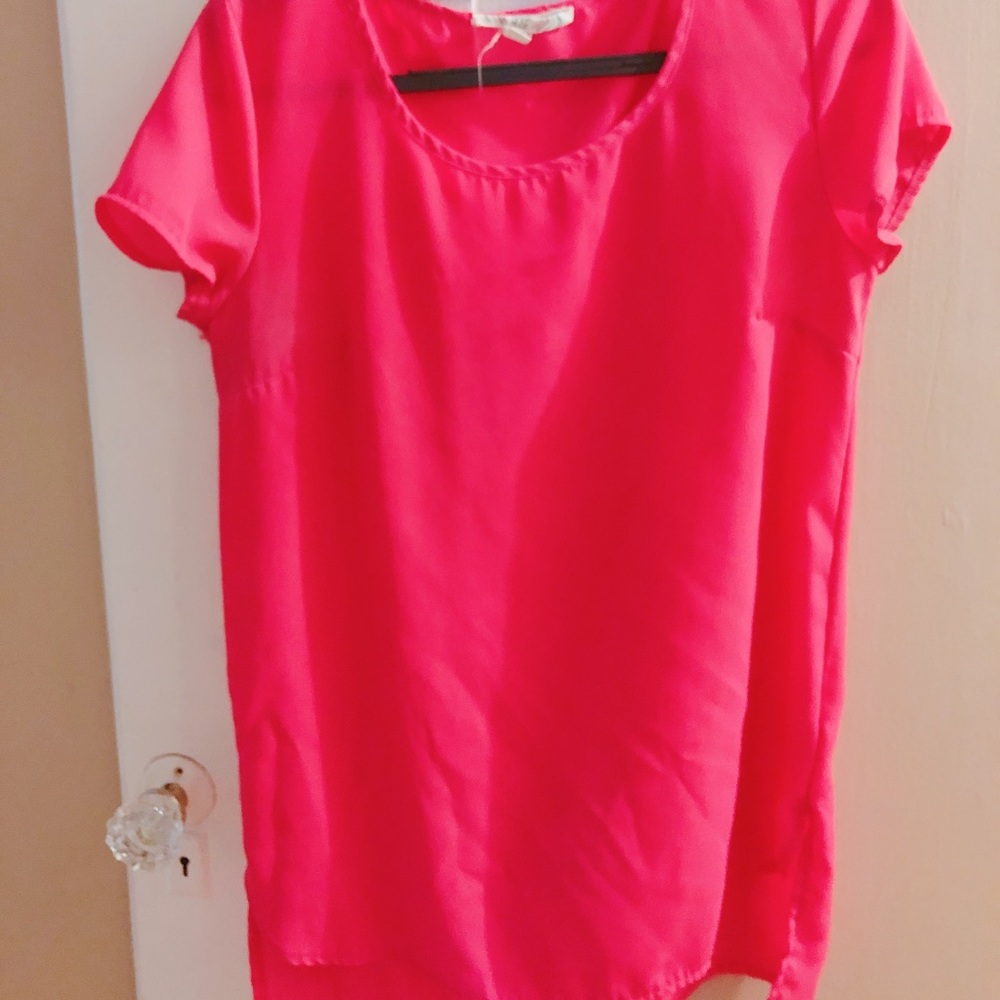 Hot pink top 🌺